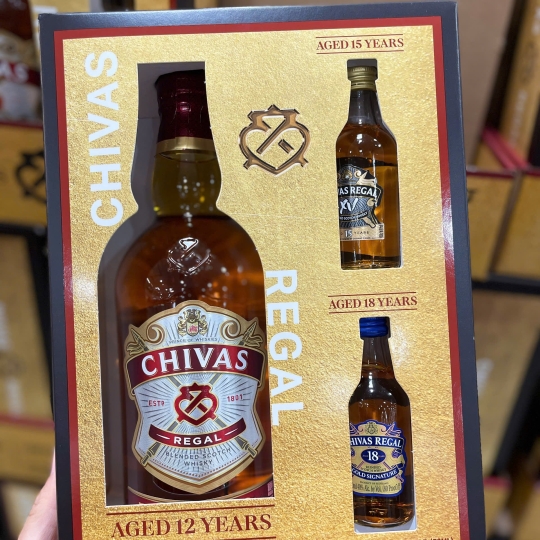 Set rượu Chivas 12 của Costco  Set gồm 1 chai 750ml + 2 chai mini Chivas 15 và Chivas 18 50ml